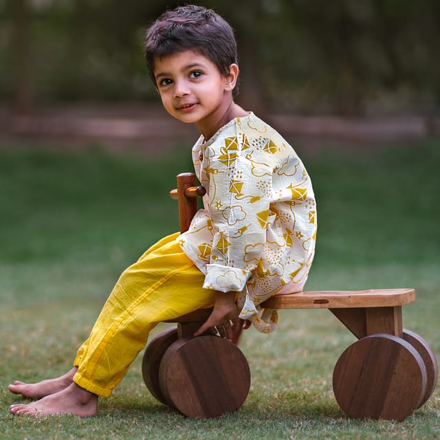 WHITEWATER KIDS UNISEX ORGANIC PATANG KURTA WITH YELLOW PANTS