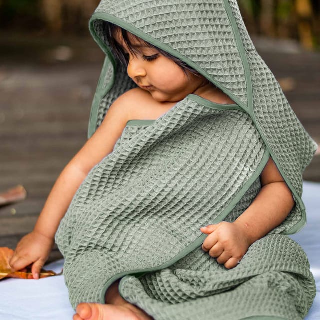 WHITEWATER KIDS ORGANIC WAFFLE HOODED TOWEL SET